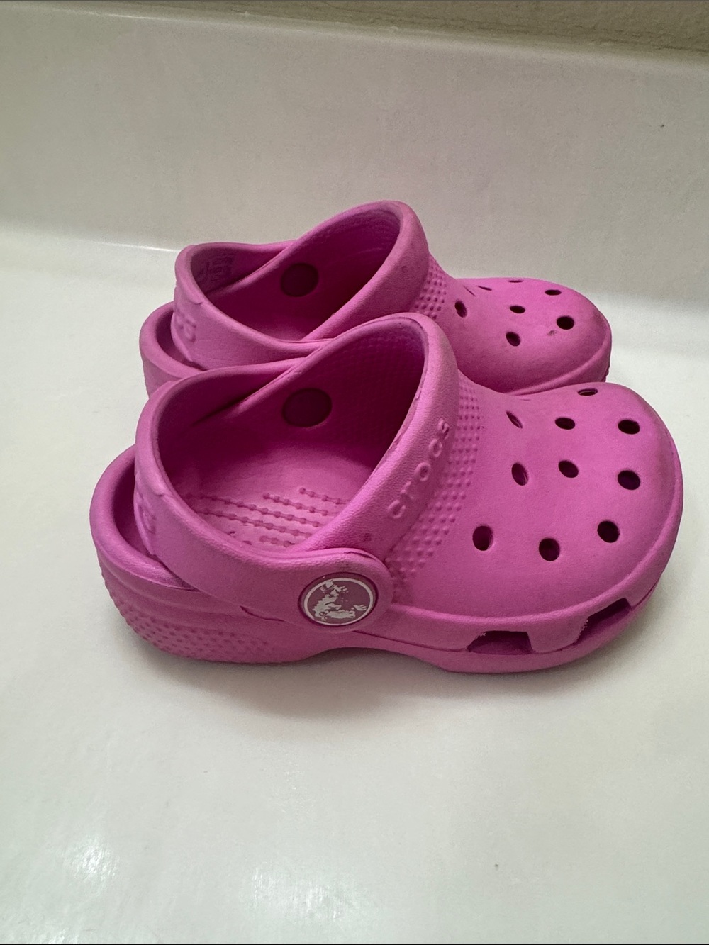 CROCS Kids Classic Clog in Bright pink